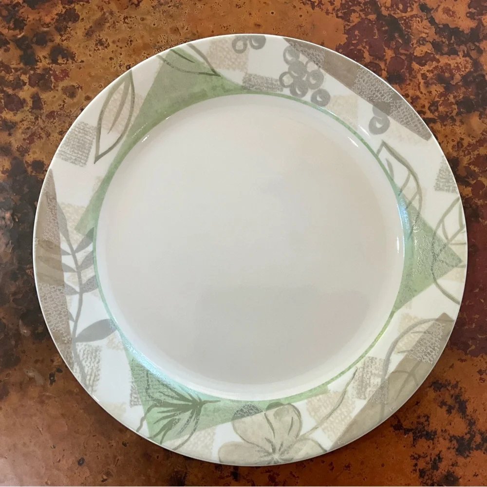 Corelle Textured Leaves Dinner Plates
